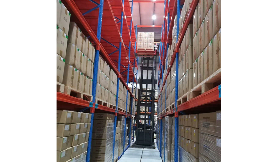 High speed through put with specialized forklift trucks.<br>Operating with narrow aisel forklift, with 3 direction. High speed through put with specialized forklift trucks.<br>Operating with narrow aisel forklift, with 3 direction.